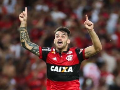 Flamengo bate Corinthians e dispara na liderança. Veja os melhores momentos