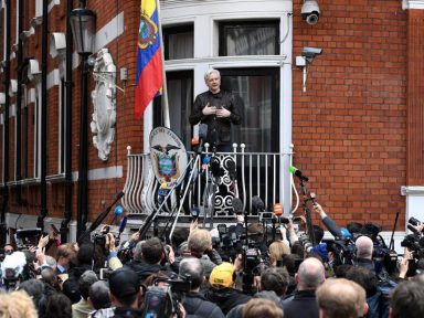 RT: “Equador pode entregar Assange ao Reino Unido em semanas ou dias”