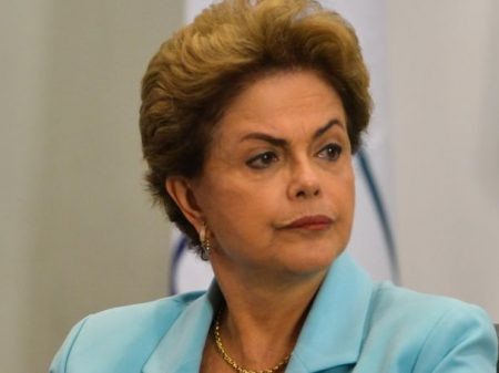 Dilma agradece apoio dos otários e volta a elevar a taxa de juros