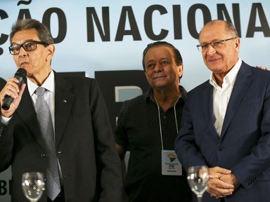 Com Lula na cadeia, cordão da Lava Jato é puxado por Alckmin