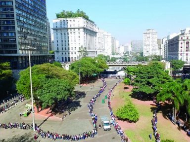 Governo culpa greve pela falência de sua política econômica: PIB -3,4%