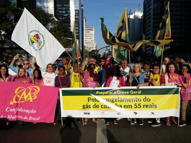 Manifestantes exigem gás de cozinha a R$ 55