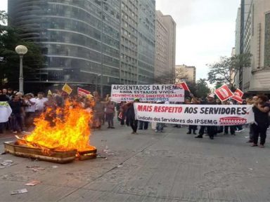 Servidores públicos de MG exigem fim do parcelamento e reajuste do salário