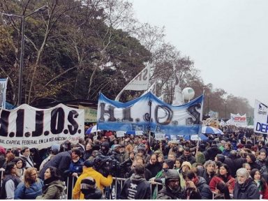 Argentinos saem às ruas contra militarização da segurança interna