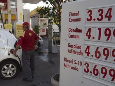 Gasolina 50% mais cara e Temer eleva de novo