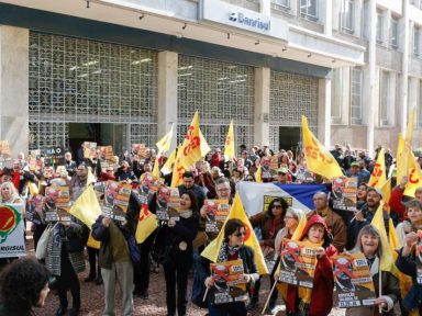 RS: Servidores fazem manifestação contra atraso de salários