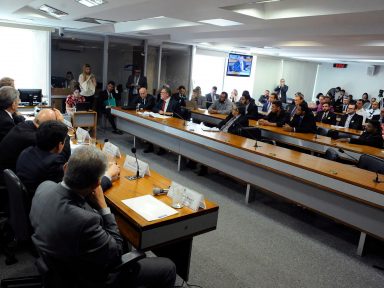 Comissão do Congresso aprova MP que define preço mínimo do frete