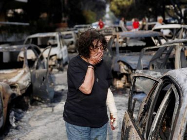 Incêndio descontrolado mata 88 na Grécia