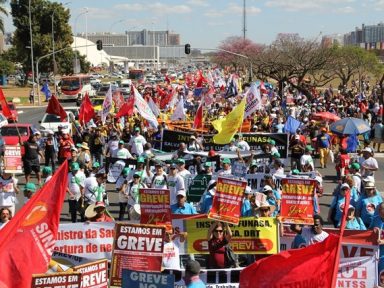 Servidores públicos convocam mobilização contra congelamento dos salários