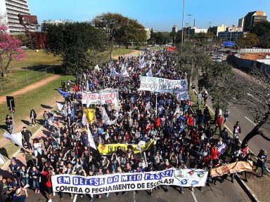 RS e SP: Estudantes vão às ruas contra ‘deforma do ensino’