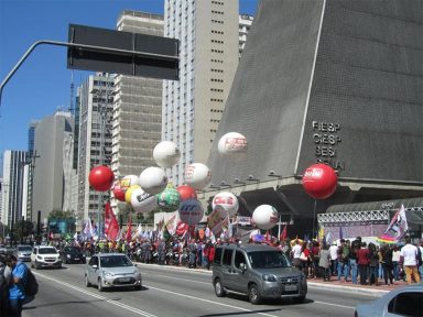 Tentativa do PT de transformar manifestação dos trabalhadores em ato pró-Lula vira fiasco