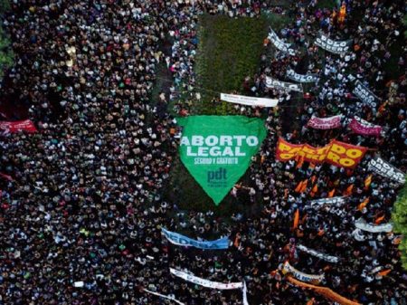 Argentina: Senado vota contra legalização do aborto por 38 a 31