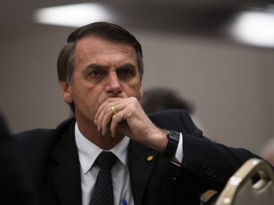 Bolsonaro diz que vai tirar as crianças da escola para economizar no ensino