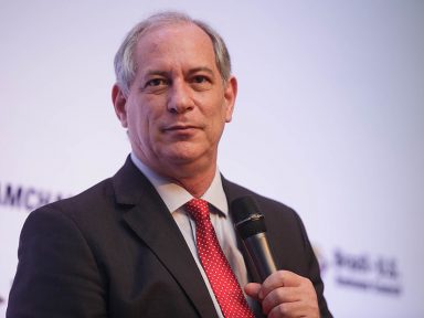 Querem resolver a eleição nos gabinetes ou celas, critica Ciro