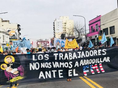 Argentinos marcham por “Pão, Teto e Trabalho” e repudiam submissão a FMI