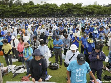 Japão: multidão exige retirada da base militar dos EUA em Okinawa