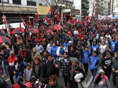 Manifestações contra arrocho e desmonte macrista tomam as ruas de Buenos Aires