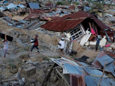 Autoridades da Indonésia atualizam para 1.234 o número de mortos no tsunami