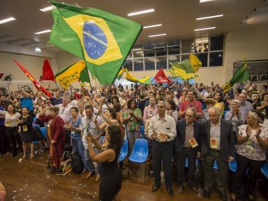 PCdoB e PPL aclamam e celebram a união em grande ato político