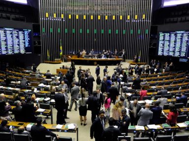 Quinze partidos se reúnem para formar bloco na Câmara