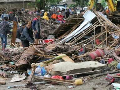 Indonésia mobilizada para atender feridos. Tsunami matou 373