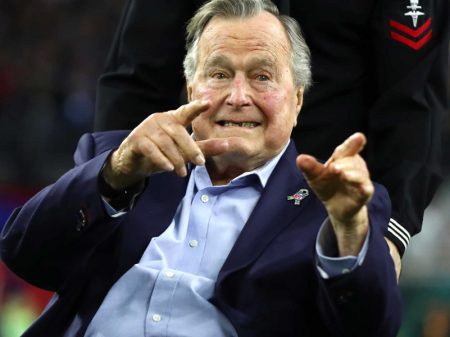 George Bush pai e seus crimes de guerra