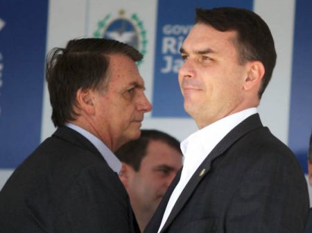 Bolsonaro e Flávio não explicam conta laranja de gabinete