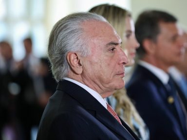 Bolsonaro e Temer liberam domínio estrangeiro das companhias aéreas do Brasil