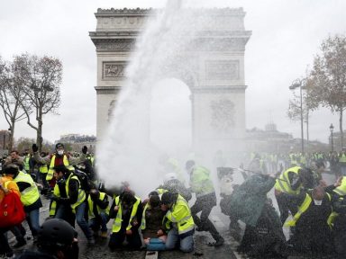 Macron reprime ato contra alta do diesel com jatos d’água e bombas de gás