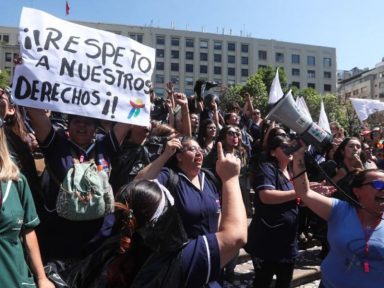 Servidores públicos chilenos param contra “demissões massivas”