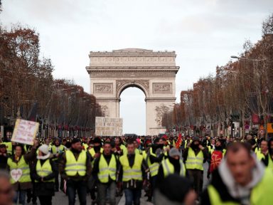 França aguarda fala de Macron após protestos de 125 mil nas ruas