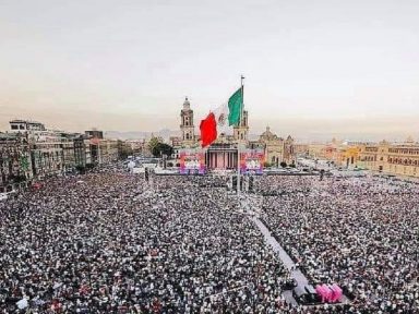 Obrador assume com compromisso de recuperar economia e fortalecer democracia