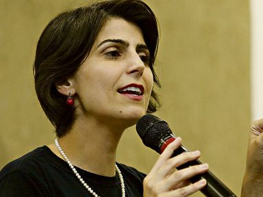 Manuela defende “unidade política ampla em defesa da democracia”