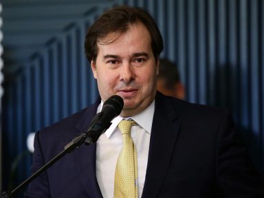 Mudança na LRF que Rodrigo Maia sancionou faz justiça aos municípios