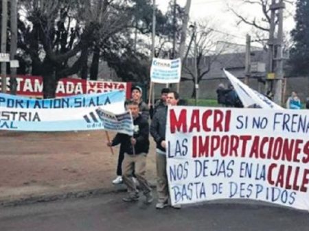 Com queda na produção, argentinos perdem 172 mil postos de trabalho em um ano