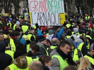 França tem 10ª onda de protestos contra o arrocho de Macron