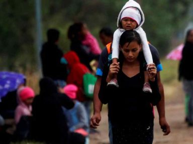 Milhares de migrantes hondurenhos fogem da fome e da violência