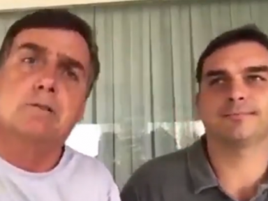 Flávio Bolsonaro usou “foro privilegiado” que “papai Jair” esculhambou em vídeo