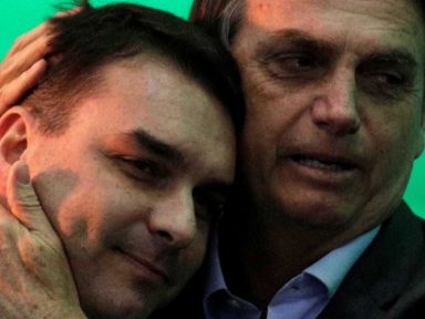 Renda de Flávio Bolsonaro não sustenta sua movimentação financeira, diz Coaf