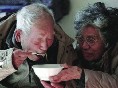 Aposentados japoneses furtam para ser presos e ter onde morar e comer