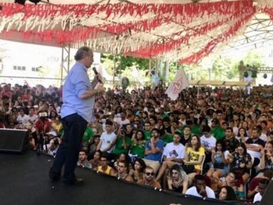 Ciro na UNE: “abandono da pauta econômica pelo campo progressista legitima desmonte do Estado“