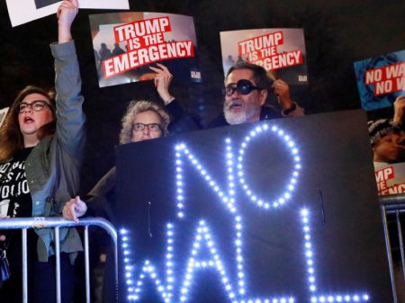 Nova Iorque e mais 15 estados processam Trump por sua “emergência fake”