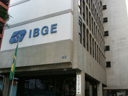 IBGE: funcionários condenam declaração de Guedes