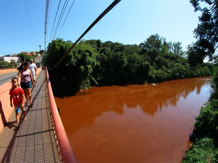 Pará de Minas decreta emergência por contaminação do Rio Paraopeba