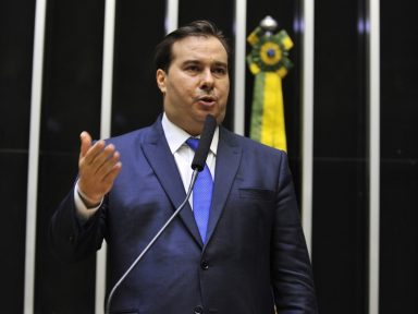 Rodrigo Maia é eleito presidente da Câmara com 334 votos