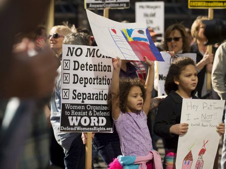EUA viola direito de asilo ao expulsar imigrante, denuncia Anistia