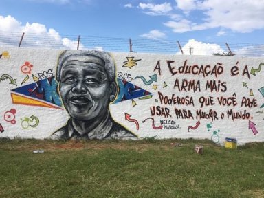 Painel volta à escola e GDF diz que Mandela é inspiração para estudantes