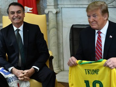 Bolsonaro exibe sua covardia e roga a Trump que aceite o Brasil como colônia