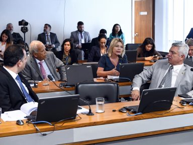 Senado aprova pedido para que ministro do Turismo explique as candidaturas laranjas