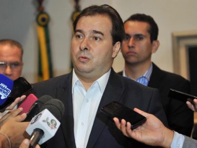 PP, PSD e PPS apoiam Rodrigo Maia contra Bolsonaro